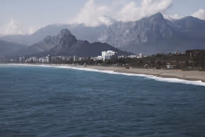 Wann nach Antalya reisen: warmes Meer, Regen und eine ruhige Stadt ohne Menschenmassen