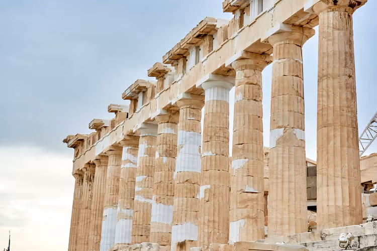 Säulen des Parthenon auf der Akropolis in Athen