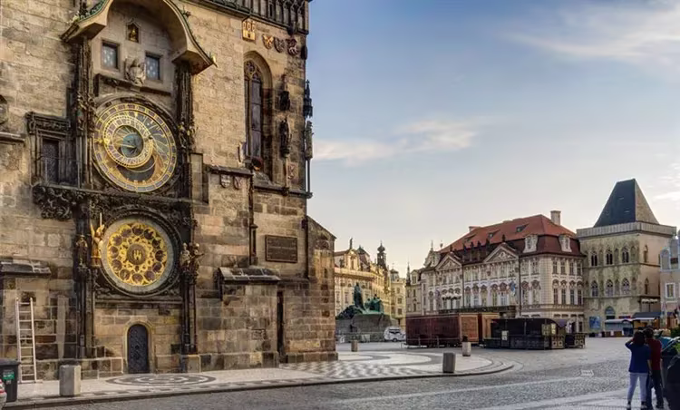 Relógio astronômico Orloj em Praga - foto de carrilhões, história, localização, mapa