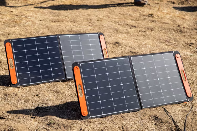 Photovoltaic Distributor – Lagerhalle PVhurt Photovoltaic Distributor PVhurt – Solarmodule im Lager