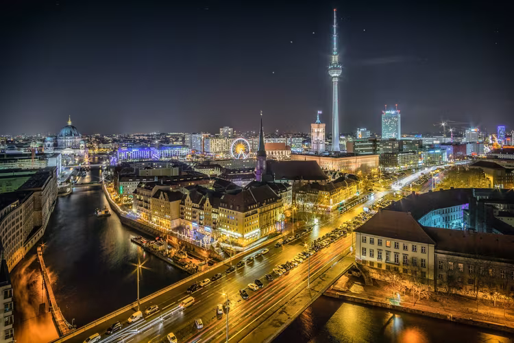 Berlin accommodation, local experiences, travel lodging 📸 High-quality photo of a stylish Berlin apartment interior, modern and welcoming. Berlin Accommodation